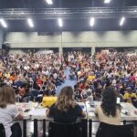 Assembleia vota pela suspensão da greve condicionando o retorno à assinatura do acordo