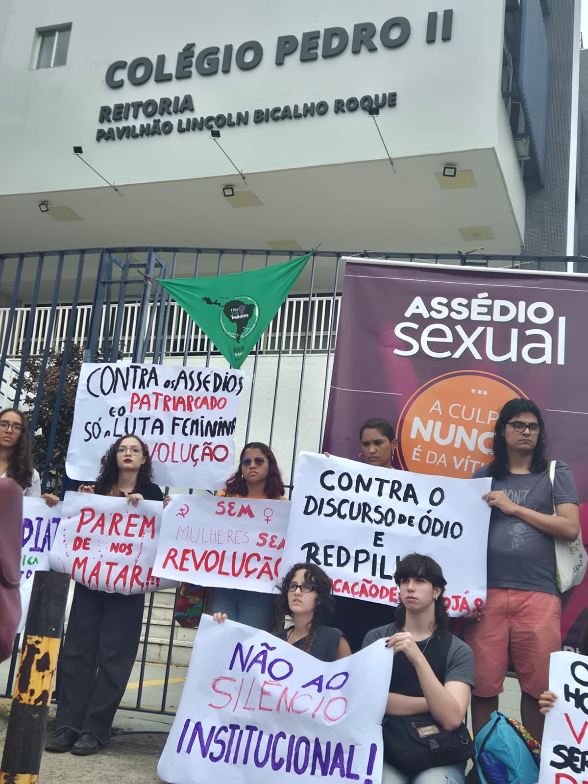 ‘Compa é pra já’: ato na Reitoria defendeu eleição imediata da comissão aprovada para combater assédios